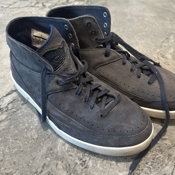 Men suade air Jordan Gray Nike Sneakers size US 9  European 42 1/2 - Picture 7 of 9